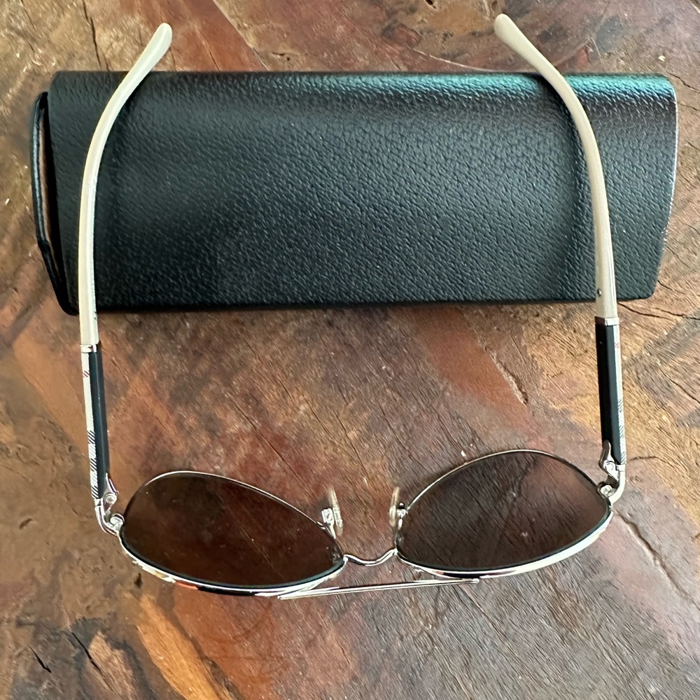 Burberry aviator sunglasses. Slightly used - Picture 6 of 6